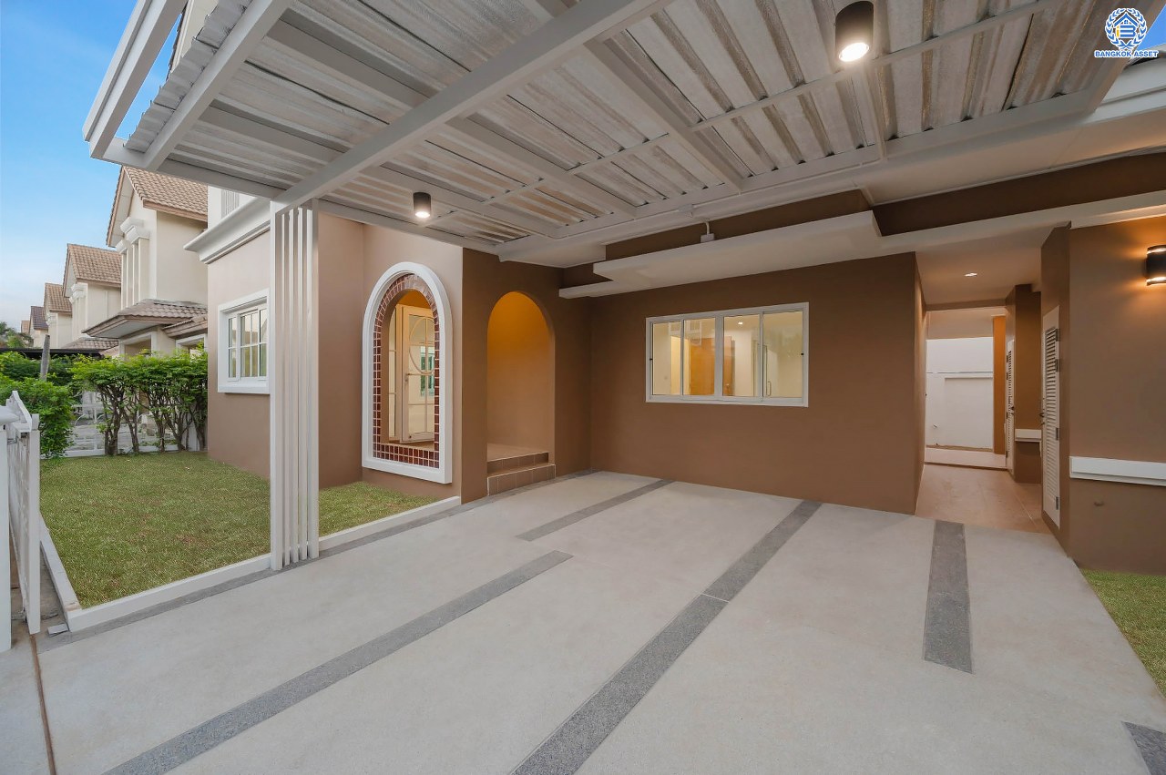 บ้านมือสองตกแต่งใหม่ โครงการ นราวดี  วงแหวน-พระราม5 เนื้อที่กว้าง 58.5 ตร.ว. พื้นที่ใช้สอย 157.3 ตร.ม. ฟังก์ชัน 4  ห้องนอน (ห้องนอนชั้นล่าง 1 ห้อง) 4 ห้องน้ำ 2 ที่จอดรถ บนทำเลติดถนนนครอินทร์ เดินทางง่าย เชื่อมต่อถนนกาญจนาภิเษก, ถนนนครอินทร์, ถนนราชพฤกษ์, ถนนพระราม5 ใกล้จุดขึ้นทางด่วน "ศรีรัช"